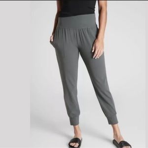 Athleta Salutation Cruise Jogger in Powervita Gray XS